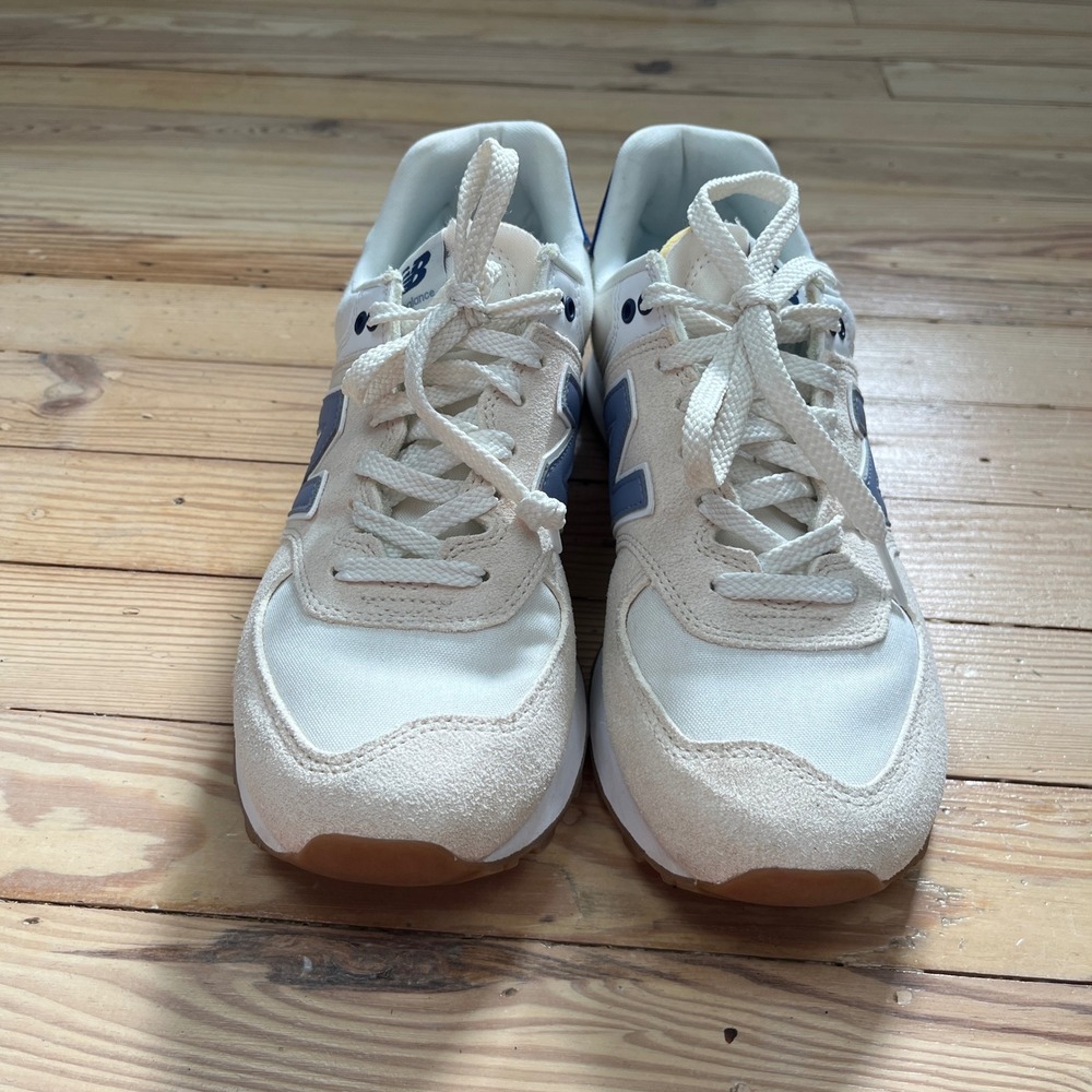 New Balance 574 Core Cream Blue Gum Suede Sneakers WL574CBL Womens 8.5 comfort - Picture 4 of 8